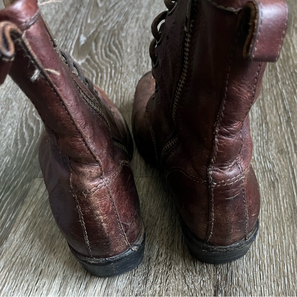 Frye size 6 1/2  Carson boot - Picture 9 of 10